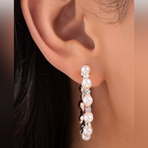 paparazzi Jewelry - Shimmery Scope - Rose Gold Hoop Earring